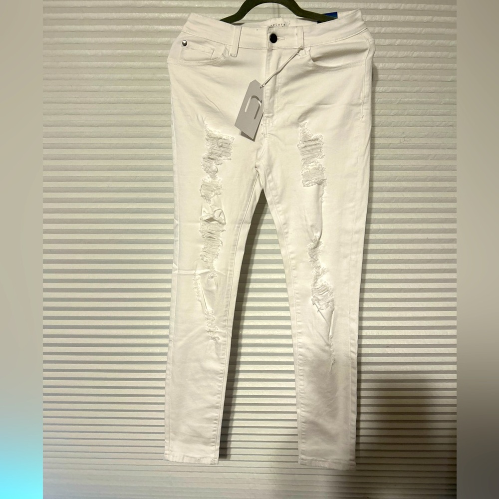 NWT Skinny High Rise Distressed White Jeans 29